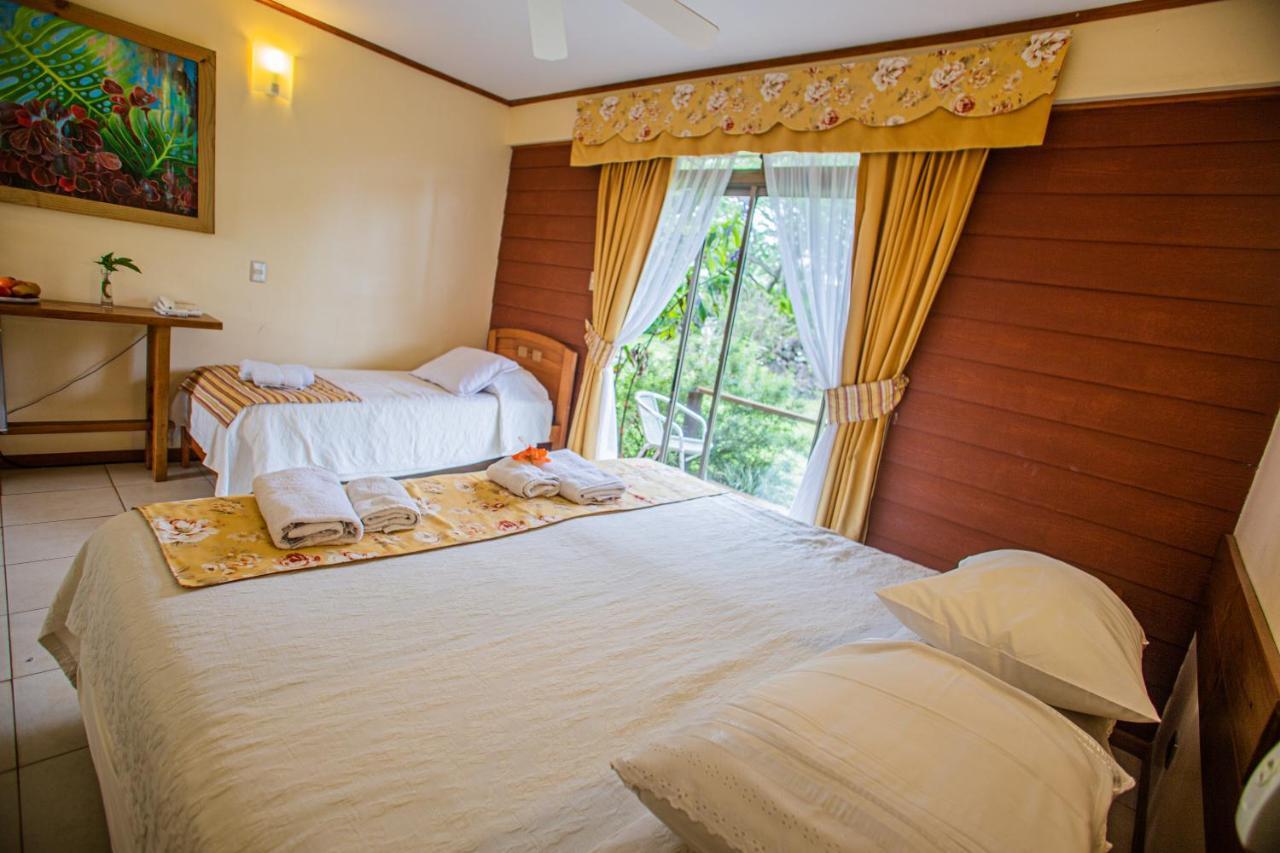 Hostal Uruhao Hanga Roa Exterior photo