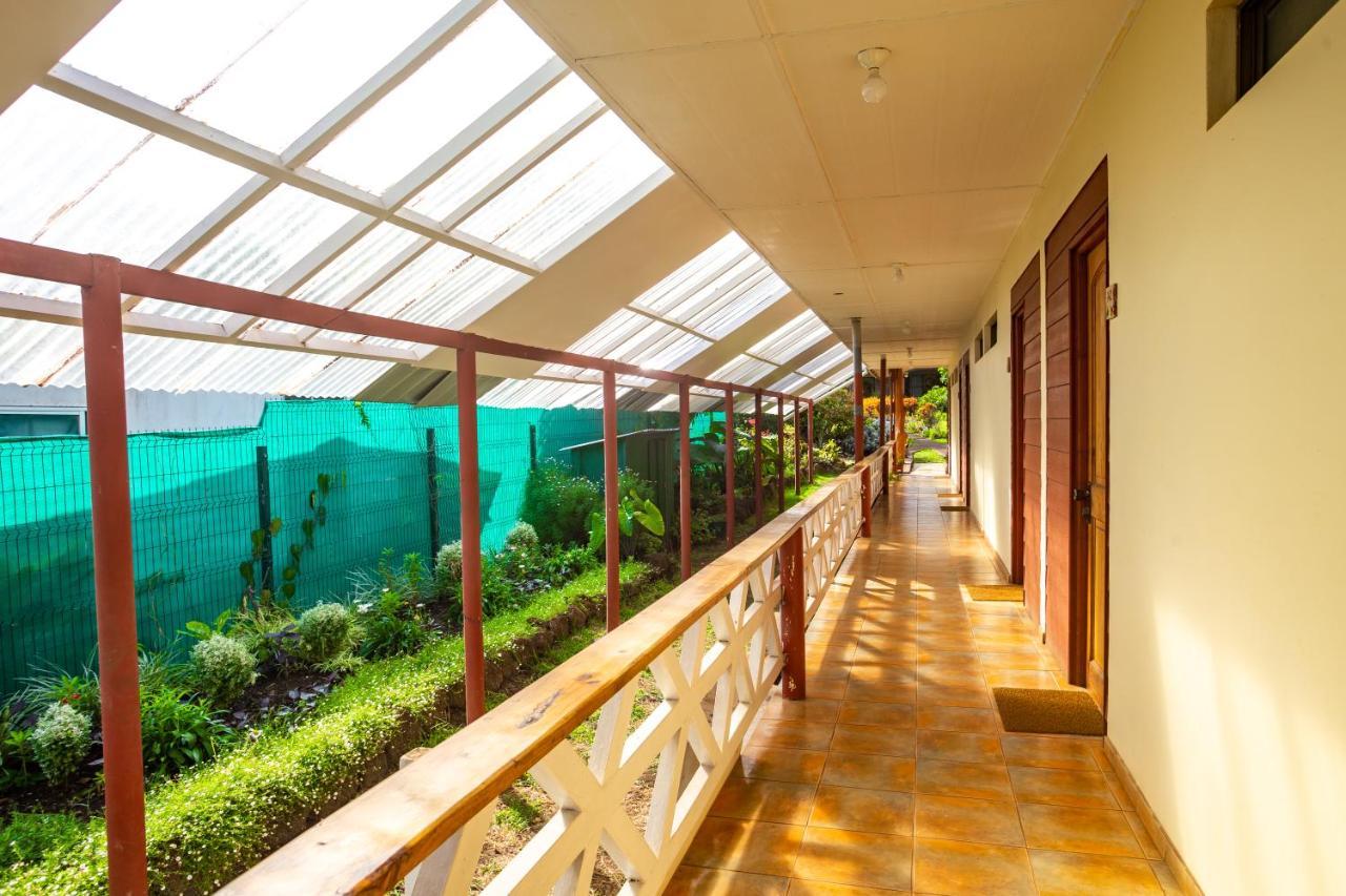 Hostal Uruhao Hanga Roa Exterior photo