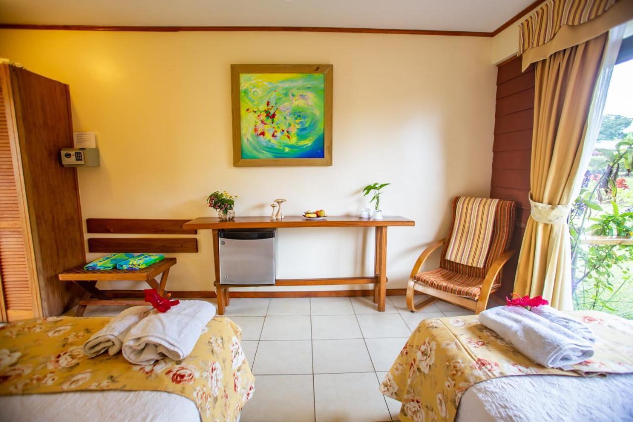 Hostal Uruhao Hanga Roa Exterior photo