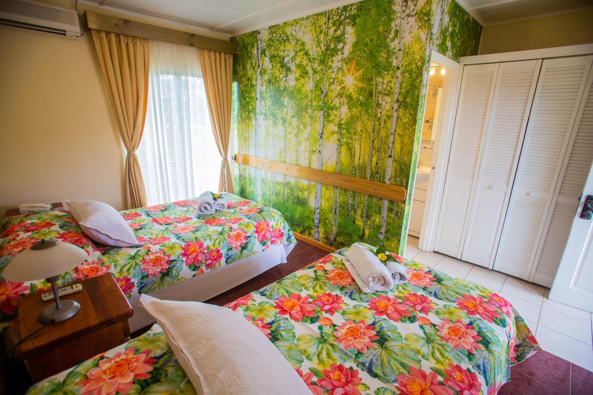 Hostal Uruhao Hanga Roa Exterior photo