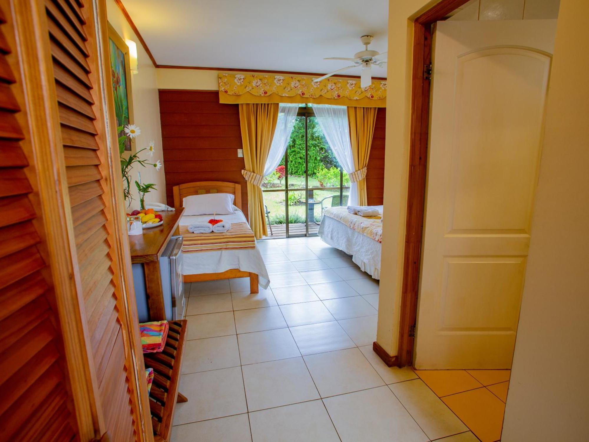 Hostal Uruhao Hanga Roa Exterior photo